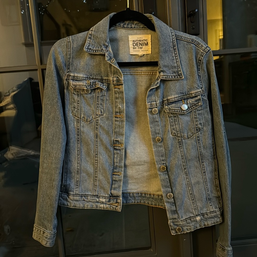 Zara stretchy denim jacket. Size small.